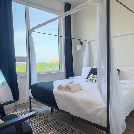 Calm Oasis! 2Br & 2Bath & Sleeps 10 By Train - 1 Free Park